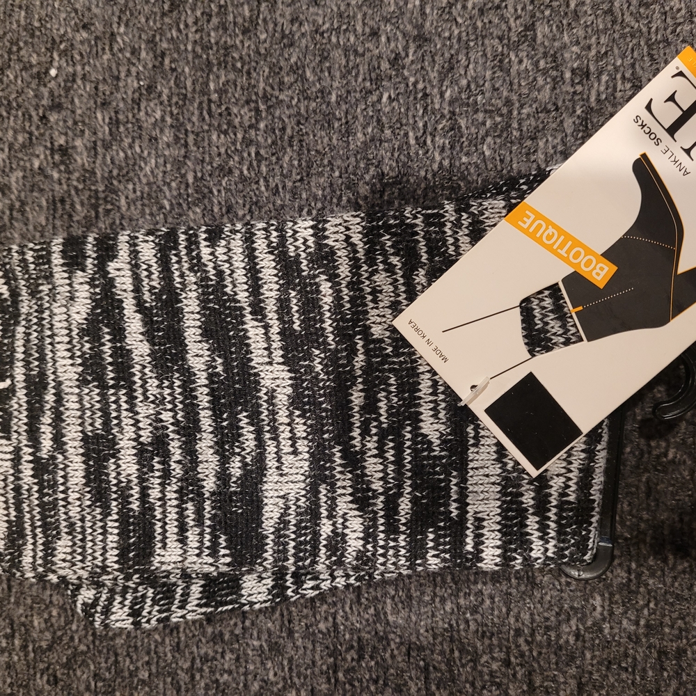 HUE Black and White Marled Crew Socks Hosiery